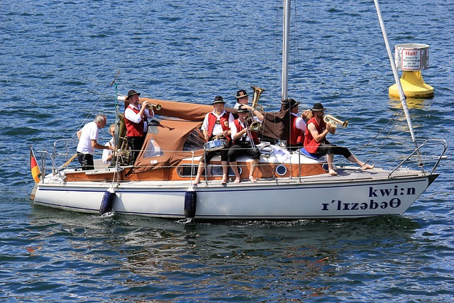 马尔卡宁持续得分表演，半场17分扛起进攻大旗