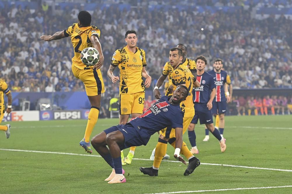 三连败！利物浦1-4埃因霍温，范戴克送点，德里乌赫双响