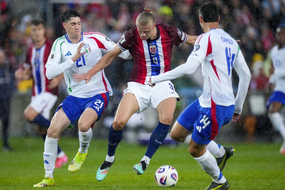 国足未来第一左后卫：华裔球星90万欧转会费登陆波兰联赛！