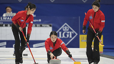 美记：鹈鹕已将锡安摆上交易货架，只要能换回实际的回报即可